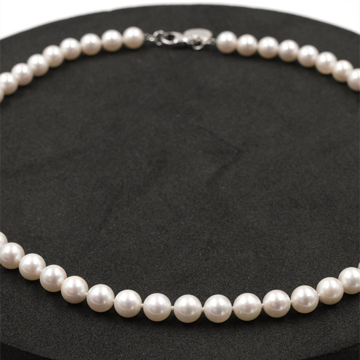 TIFFANY & CO Pearl Necklace with a Silver Clasp, 6-7 mm