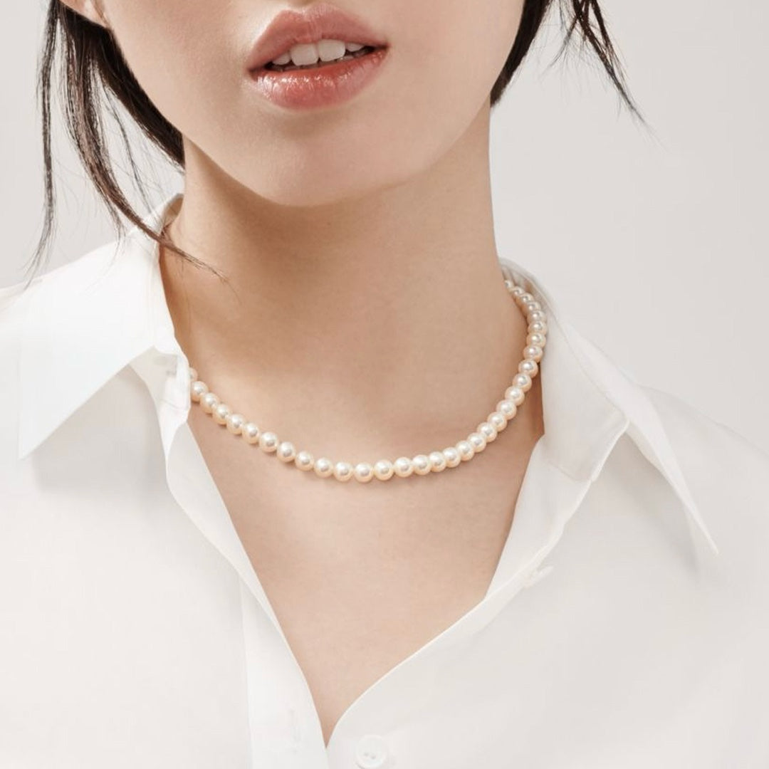 TIFFANY & CO Pearl Necklace with a Silver Clasp, 6-7 mm